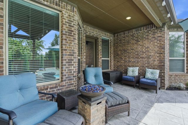 400 Ridgewood Drive, Lewisville, TX 75067