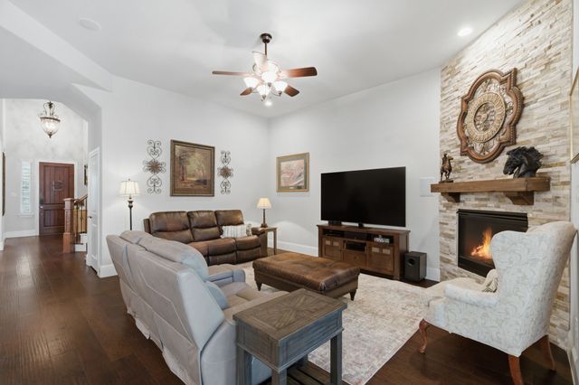 400 Ridgewood Drive, Lewisville, TX 75067