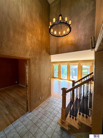 906 Wicklow Road, Papillion, NE 68046
