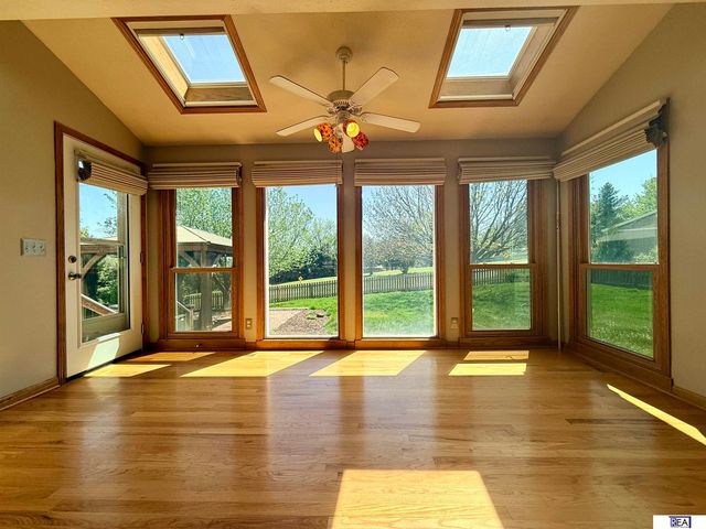 906 Wicklow Road, Papillion, NE 68046