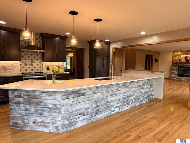 906 Wicklow Road, Papillion, NE 68046