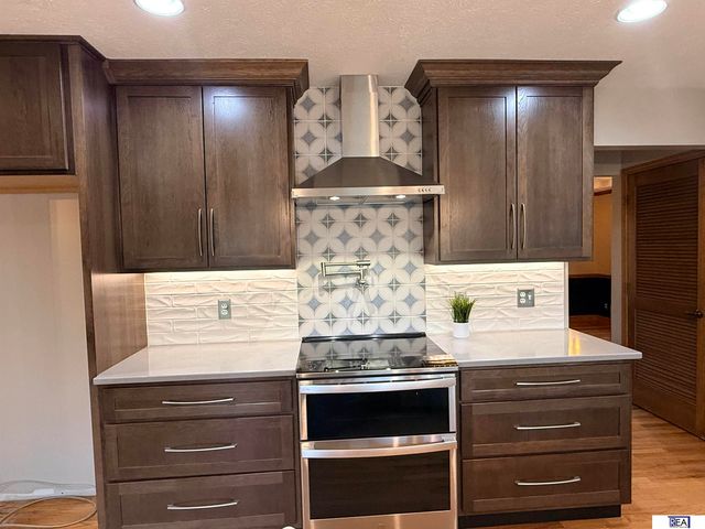 906 Wicklow Road, Papillion, NE 68046