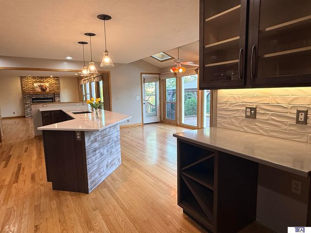 906 Wicklow Road, Papillion, NE 68046
