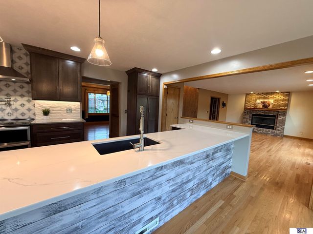 906 Wicklow Road, Papillion, NE 68046
