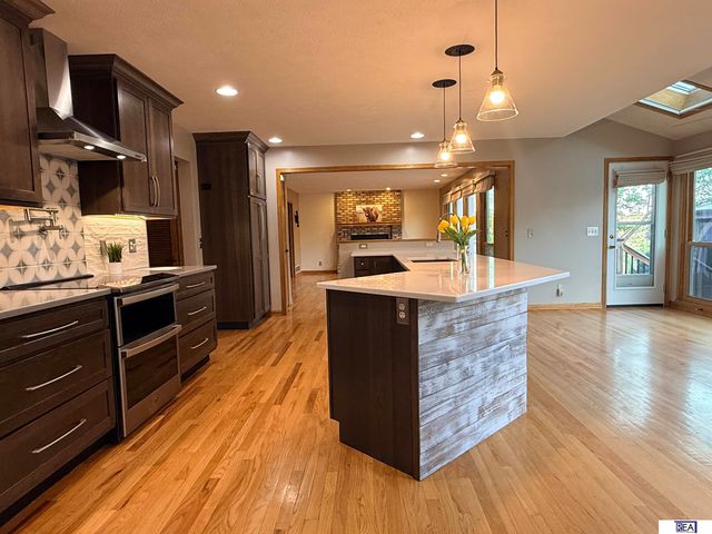 906 Wicklow Road, Papillion, NE 68046