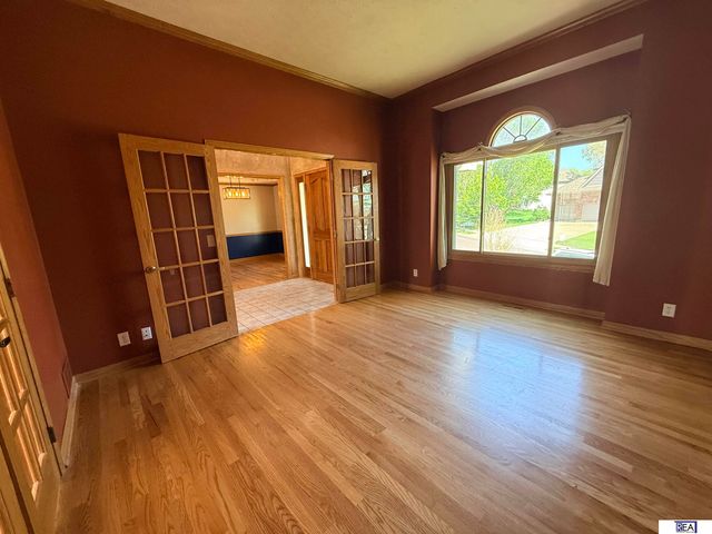 906 Wicklow Road, Papillion, NE 68046