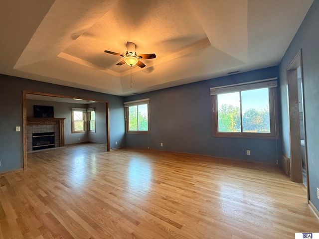 906 Wicklow Road, Papillion, NE 68046