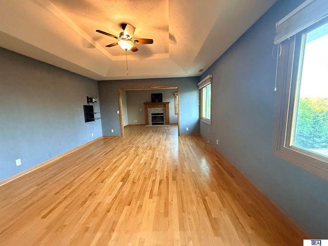 906 Wicklow Road, Papillion, NE 68046
