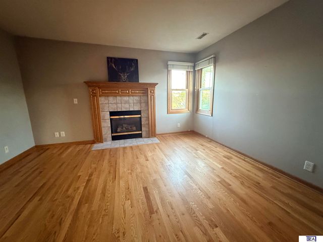 906 Wicklow Road, Papillion, NE 68046