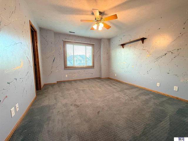 906 Wicklow Road, Papillion, NE 68046