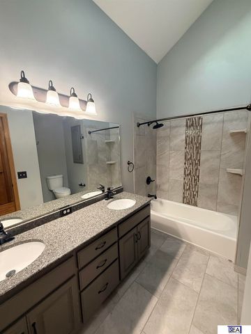 906 Wicklow Road, Papillion, NE 68046