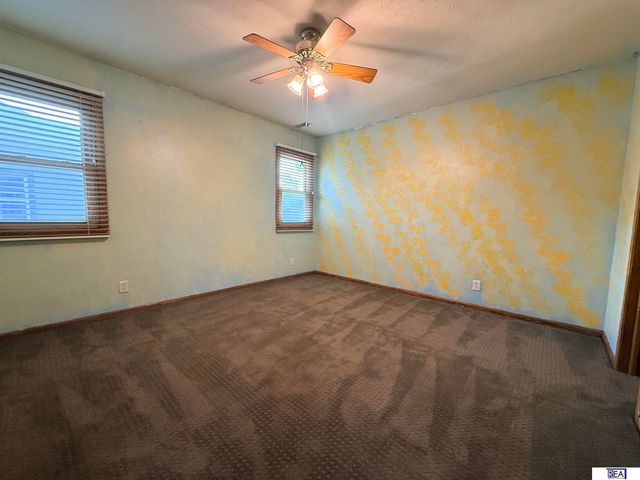 906 Wicklow Road, Papillion, NE 68046