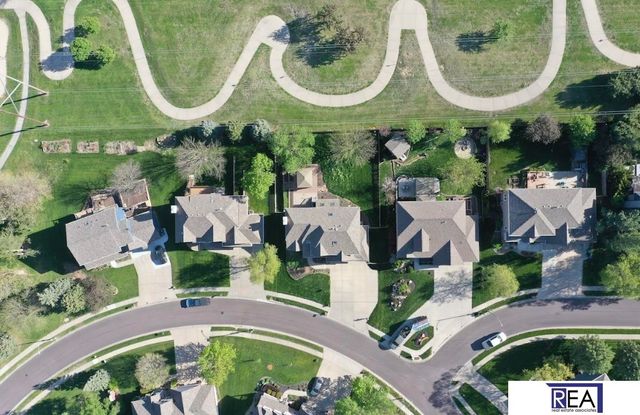906 Wicklow Road, Papillion, NE 68046