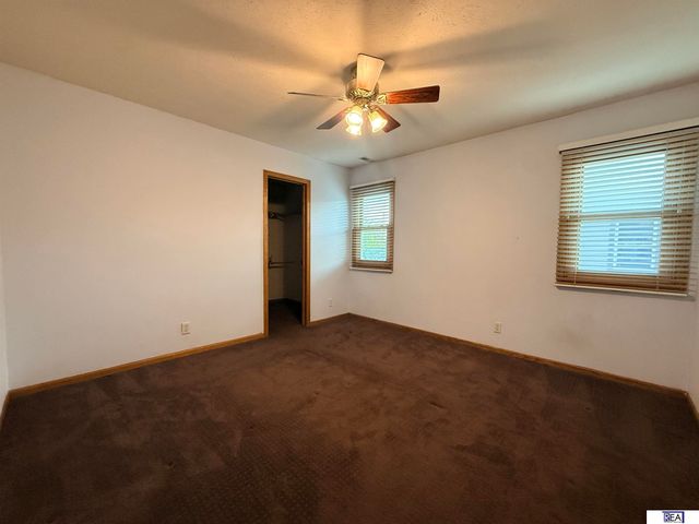 906 Wicklow Road, Papillion, NE 68046