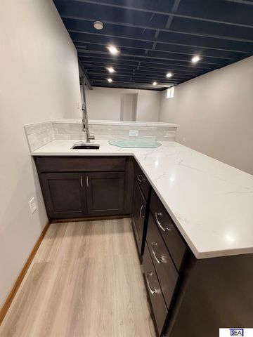 906 Wicklow Road, Papillion, NE 68046