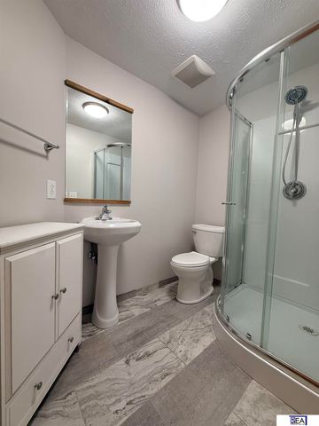 906 Wicklow Road, Papillion, NE 68046