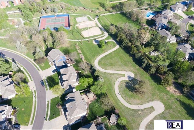 906 Wicklow Road, Papillion, NE 68046