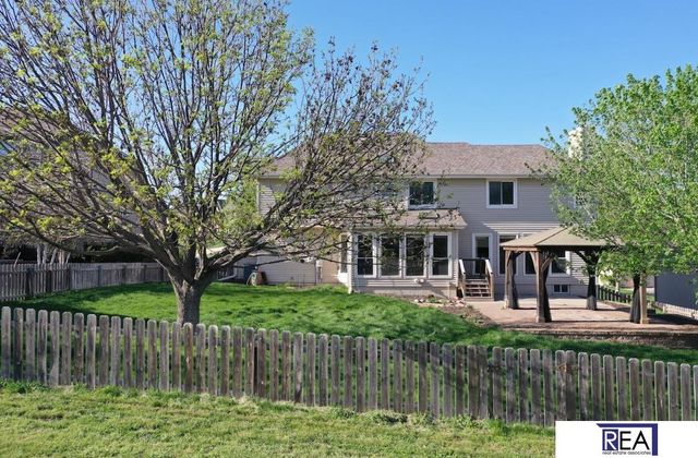 906 Wicklow Road, Papillion, NE 68046