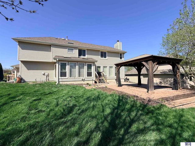 906 Wicklow Road, Papillion, NE 68046