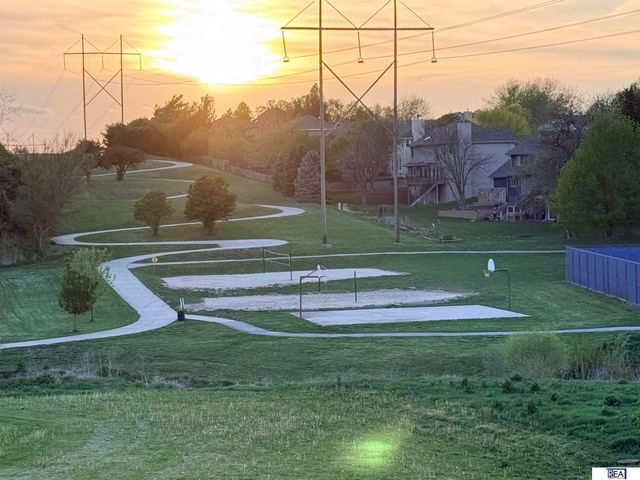 906 Wicklow Road, Papillion, NE 68046