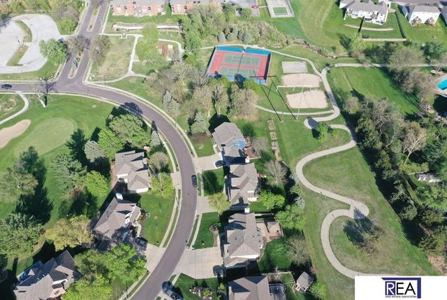 906 Wicklow Road, Papillion, NE 68046