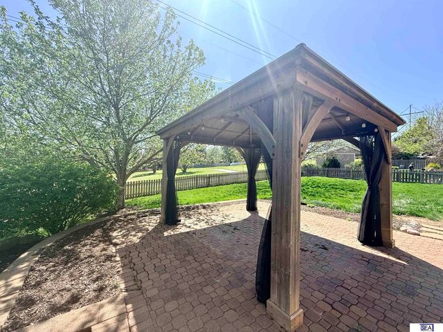 906 Wicklow Road, Papillion, NE 68046