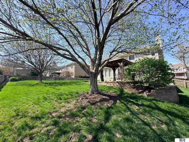 906 Wicklow Road, Papillion, NE 68046
