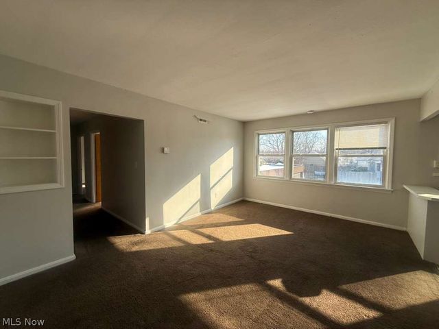 2027 Warrensville Center Road 6, South Euclid, OH 44121