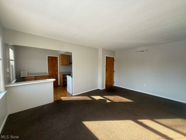 2027 Warrensville Center Road 6, South Euclid, OH 44121