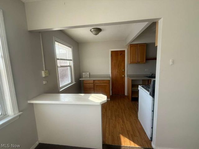 2027 Warrensville Center Road 6, South Euclid, OH 44121