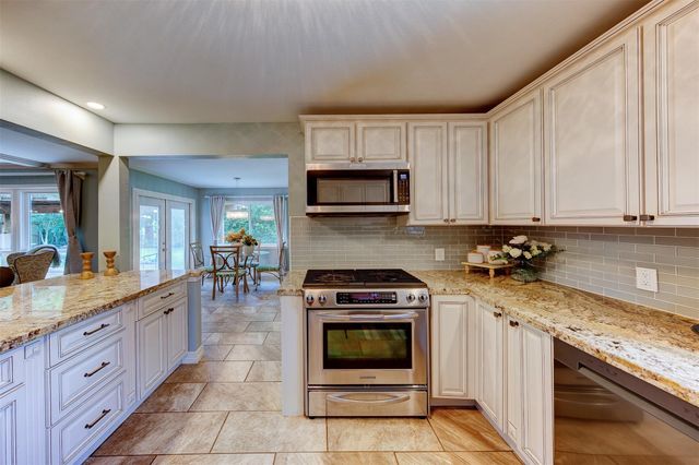 5109 Oak Court, Dickinson, TX 77539