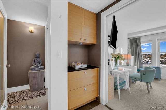 411 S Old Woodward Avenue 608, Birmingham, MI 48009