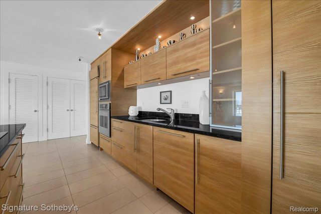 411 S Old Woodward Avenue 608, Birmingham, MI 48009