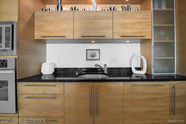 411 S Old Woodward Avenue 608, Birmingham, MI 48009