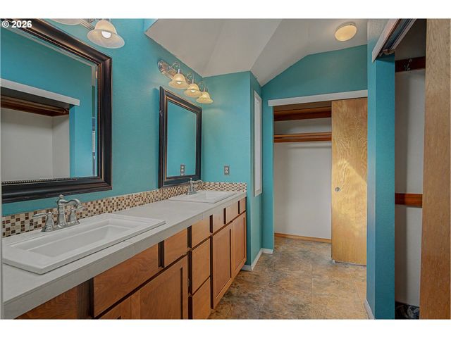 18281 Nw CAMBRAY St, Beaverton, OR 97006