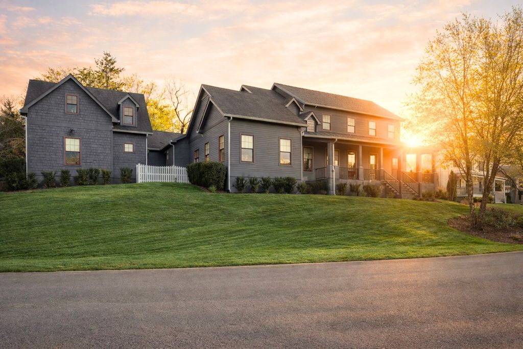 111 Harlinsdale Ct, Franklin, TN 37069