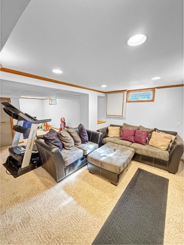 805 3rd St SW, Minot, ND 58701