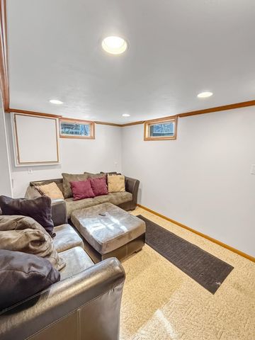 805 3rd St SW, Minot, ND 58701