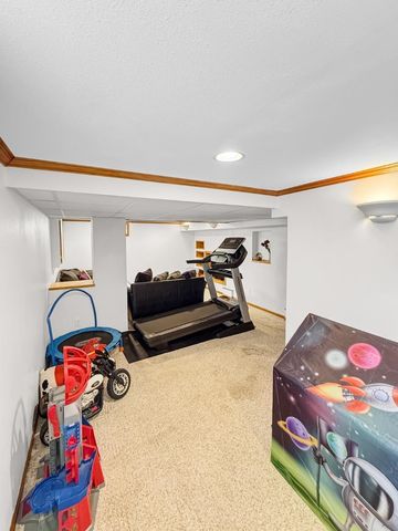 805 3rd St SW, Minot, ND 58701