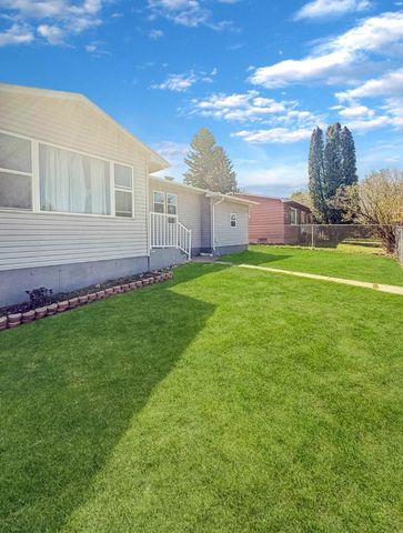805 3rd St SW, Minot, ND 58701