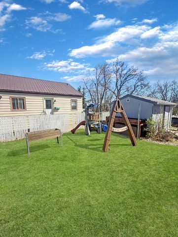 805 3rd St SW, Minot, ND 58701
