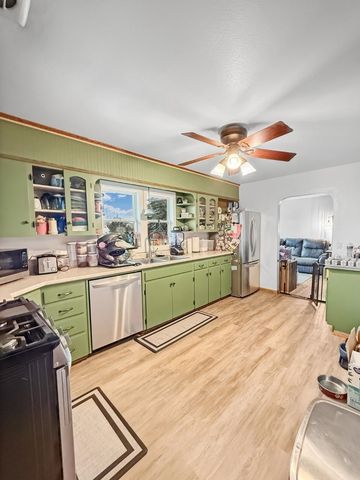 805 3rd St SW, Minot, ND 58701