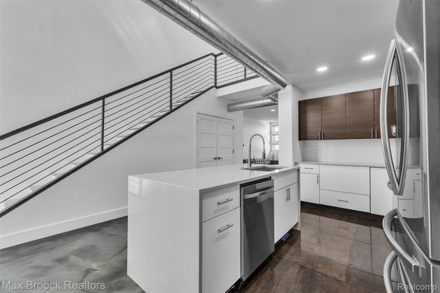 51 E Shevlin Avenue, Hazel Park, MI 48030