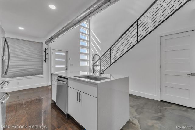 51 E Shevlin Avenue, Hazel Park, MI 48030