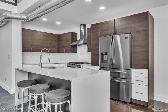 51 E Shevlin Avenue, Hazel Park, MI 48030