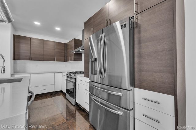 51 E Shevlin Avenue, Hazel Park, MI 48030