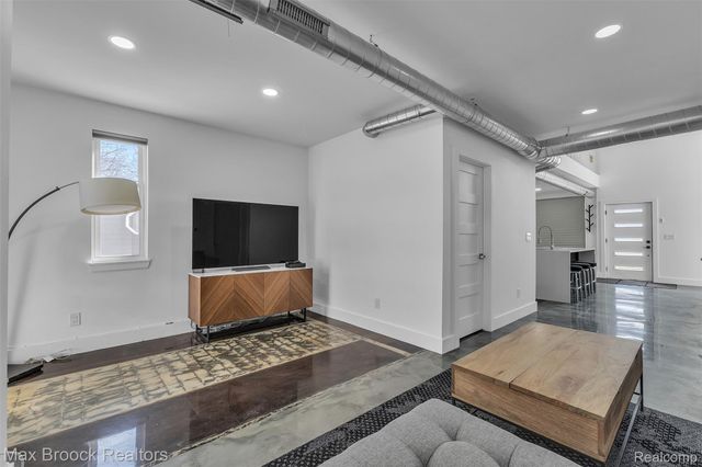 51 E Shevlin Avenue, Hazel Park, MI 48030