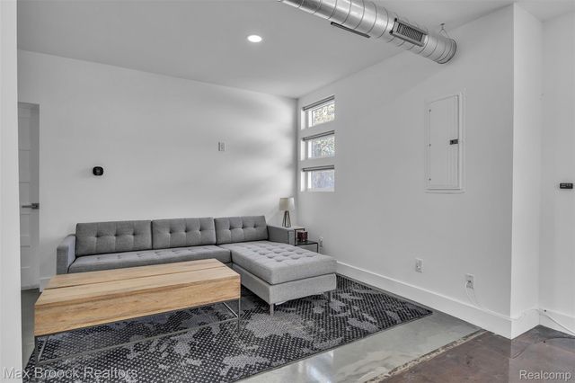 51 E Shevlin Avenue, Hazel Park, MI 48030