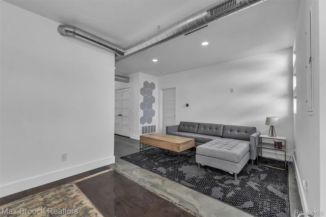 51 E Shevlin Avenue, Hazel Park, MI 48030