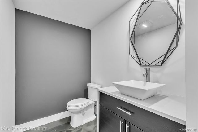 51 E Shevlin Avenue, Hazel Park, MI 48030